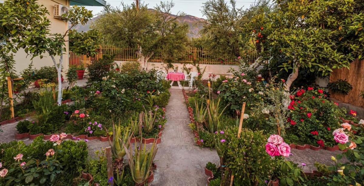 Summer Rose Garden Getaway - A Step To The Beach Kalamata Exterior foto